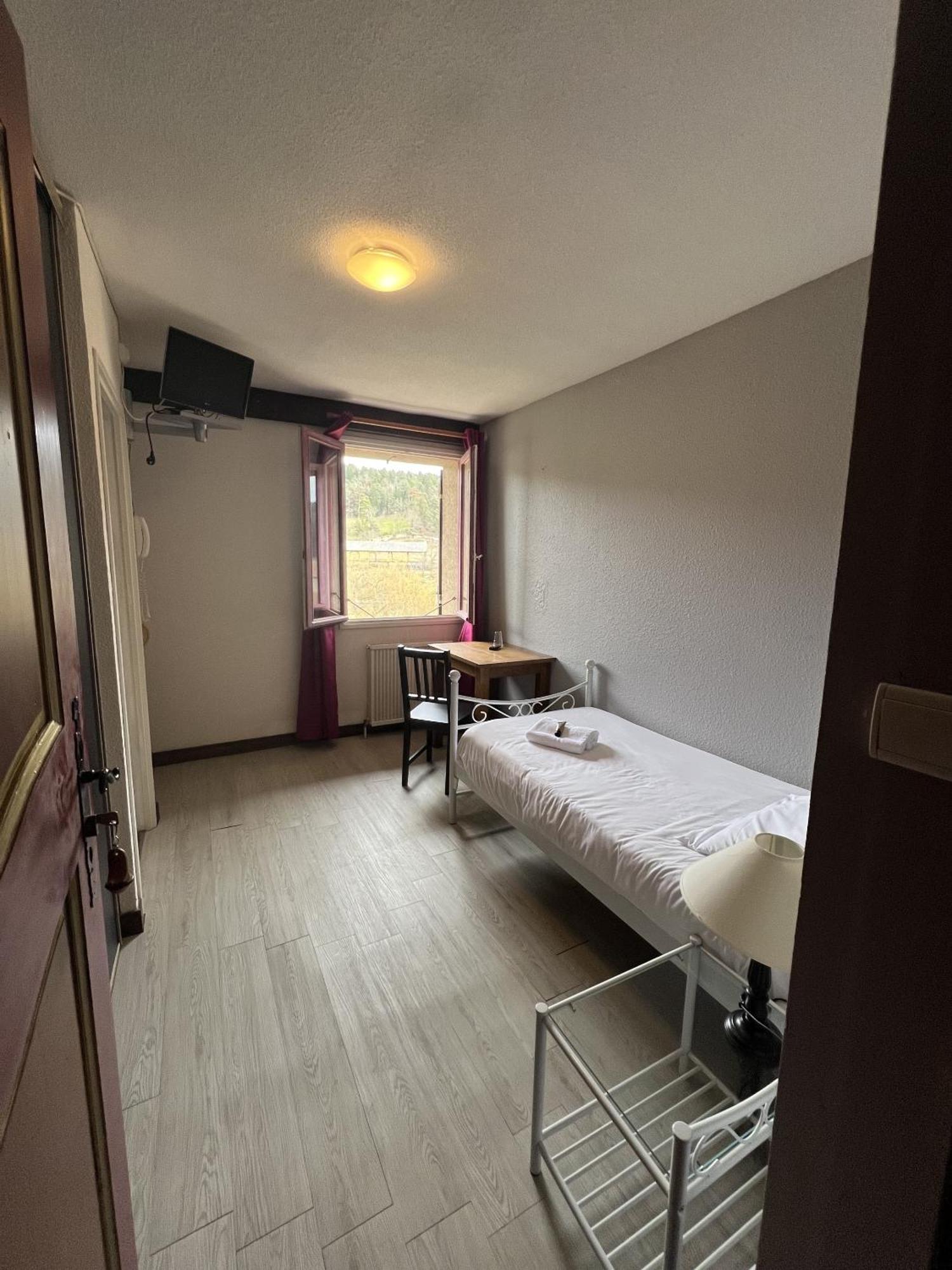 Hotel Le Prieuré Chaumont-le-Bourg Habitación foto